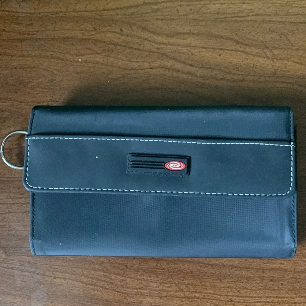 *5/$5* NWOT No Label Black Multi Pocket Wallet